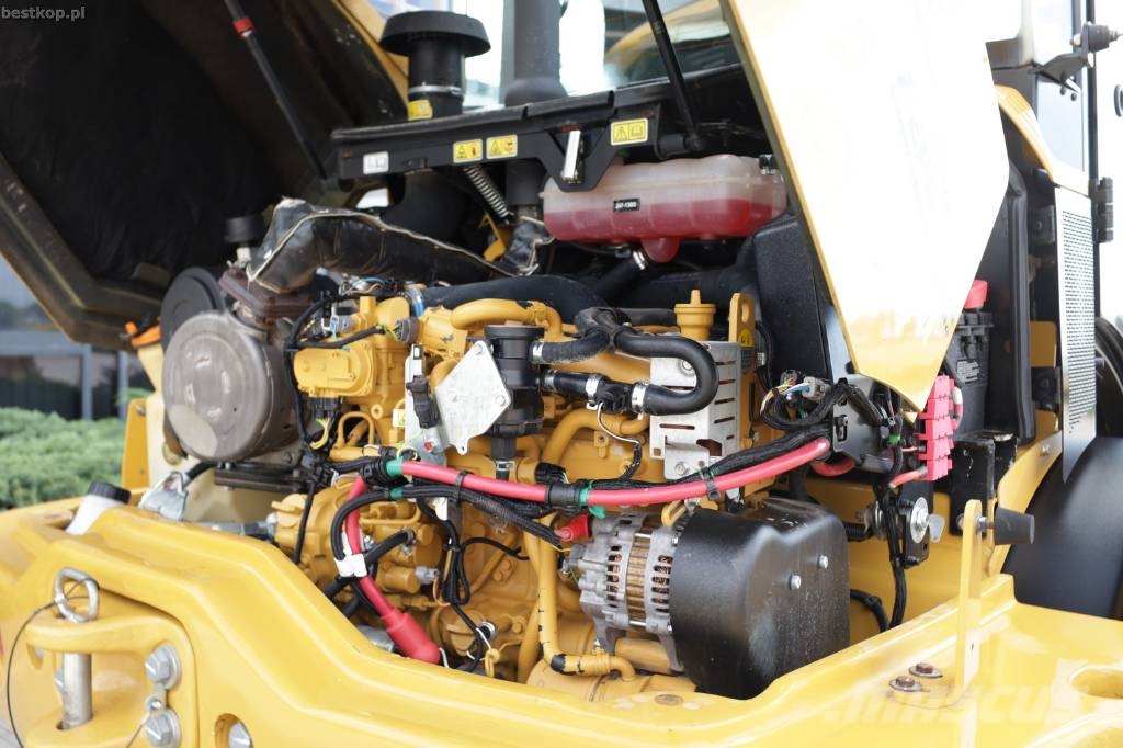 CAT 908M لوادر بعجل