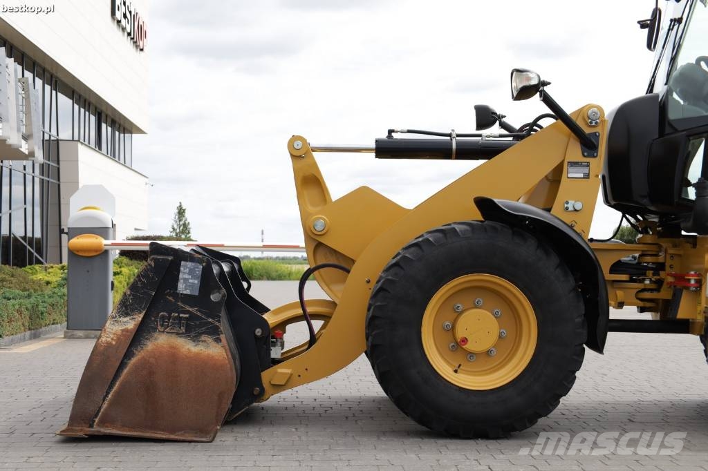 CAT 908M لوادر بعجل