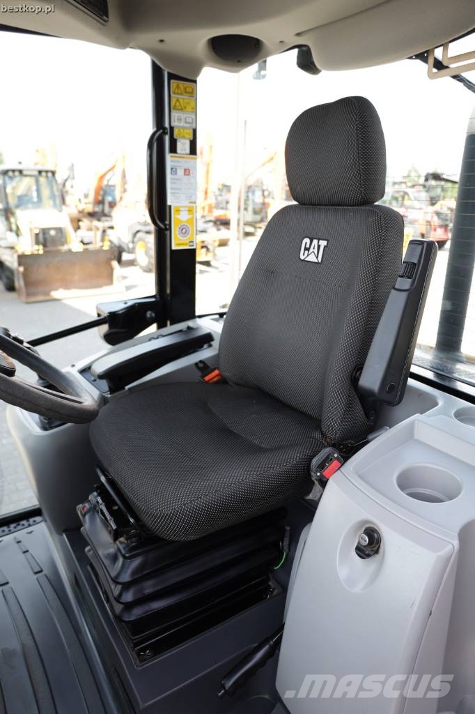 CAT 908M لوادر بعجل