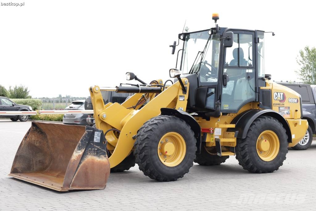 CAT 908M لوادر بعجل