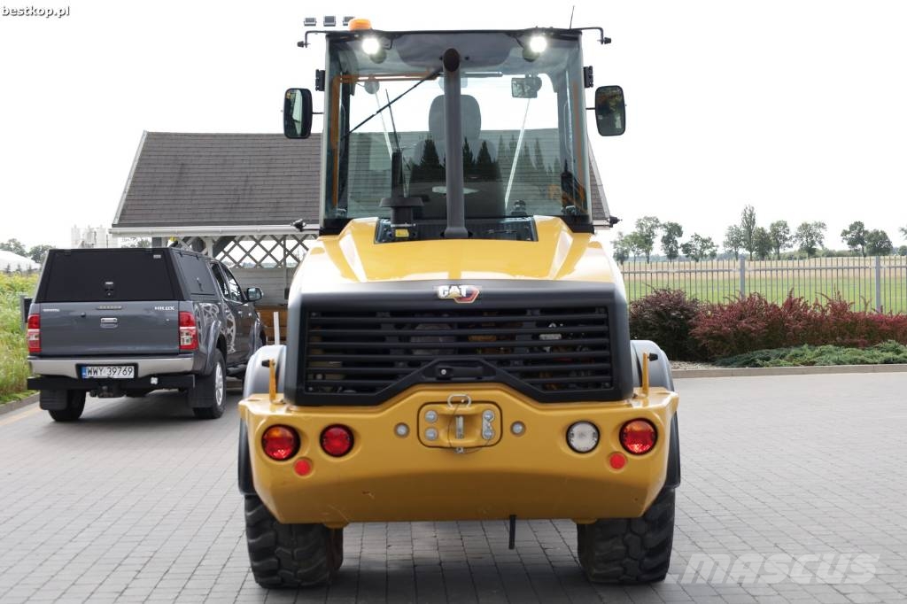 CAT 908M لوادر بعجل