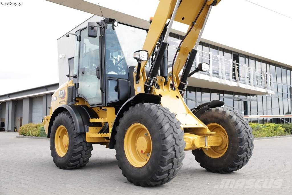 CAT 908M لوادر بعجل