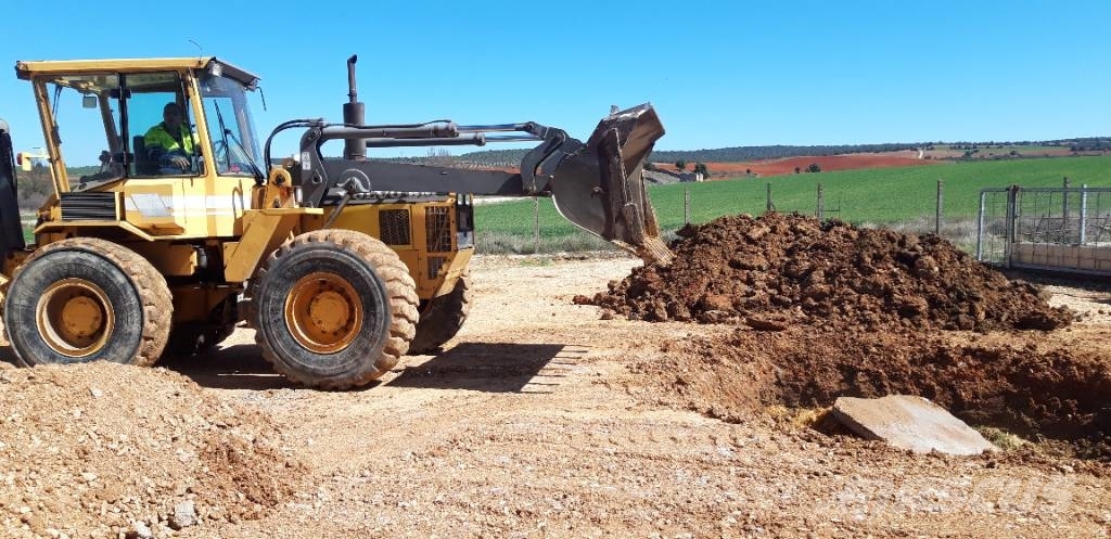 Volvo BM EL70C 反铲装载机