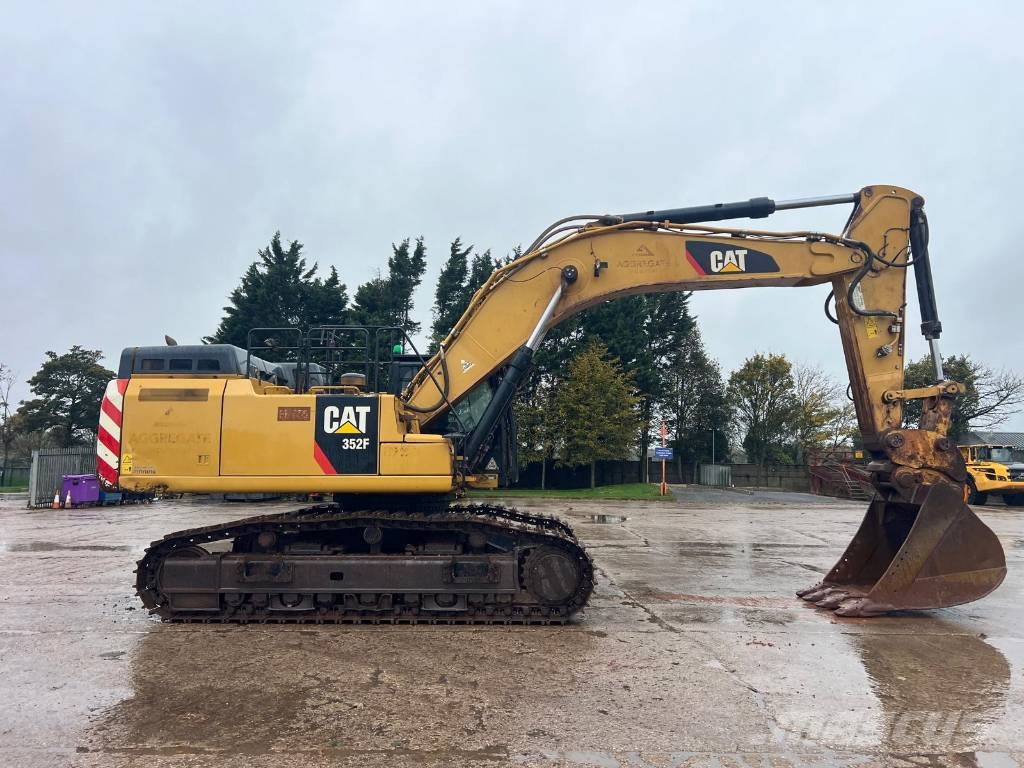 CAT 352 FL Lánctalpas kotrók