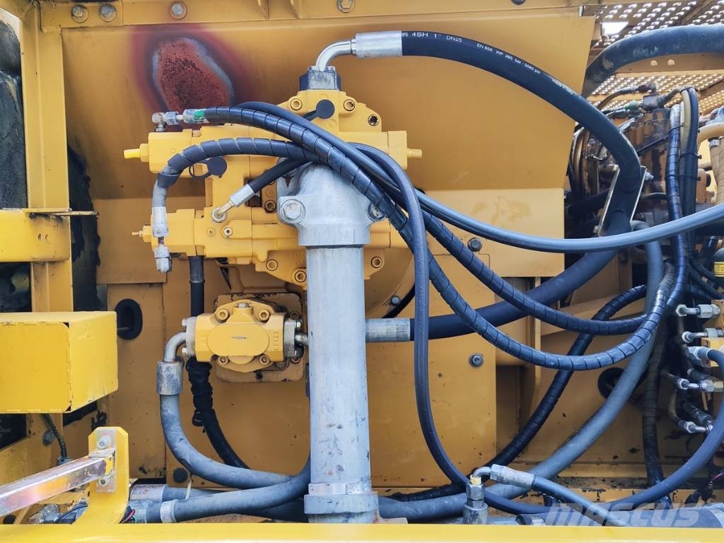 CAT 325 LN Vikšriniai ekskavatoriai