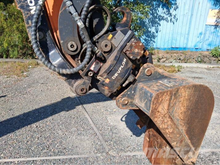 Doosan DX 55 W حفارات بعجل