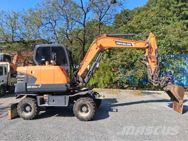 Doosan DX 55 W حفارات بعجل