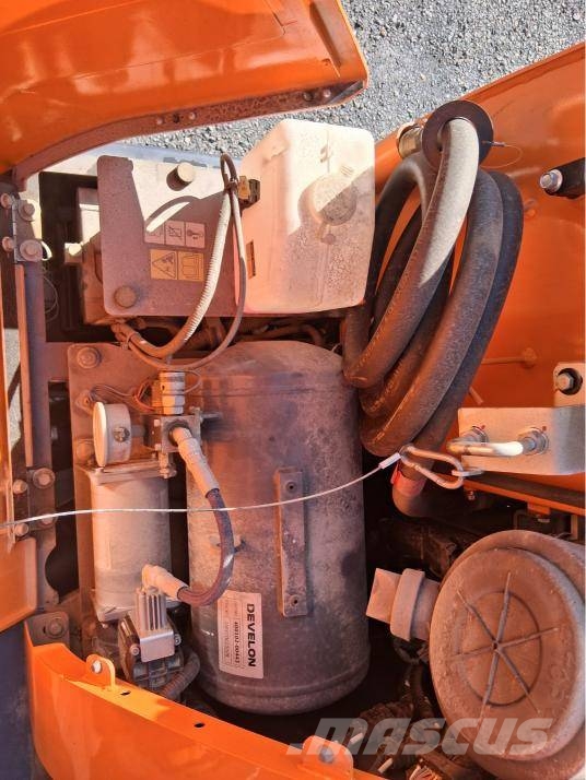 Doosan DX 55 W حفارات بعجل