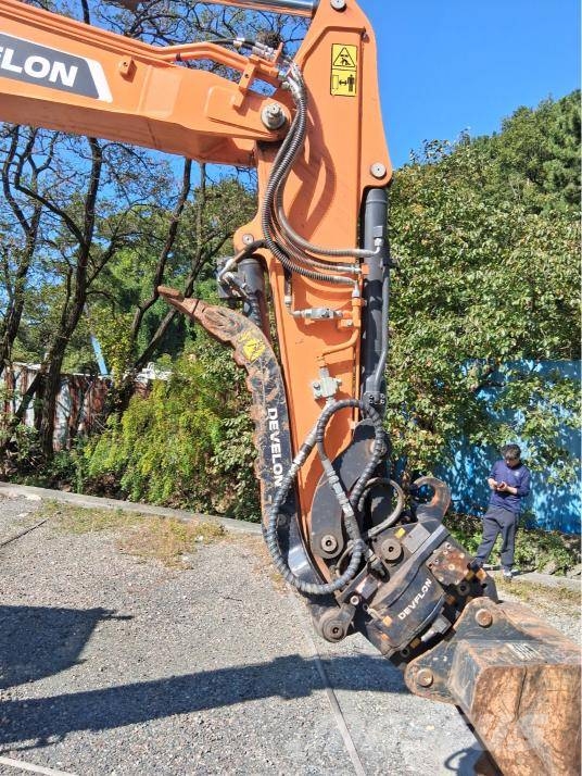 Doosan DX 55 W حفارات بعجل