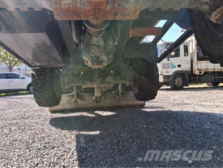 Doosan DX 55 W حفارات بعجل