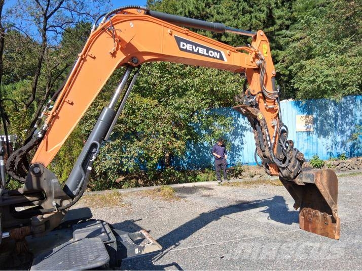 Doosan DX 55 W حفارات بعجل