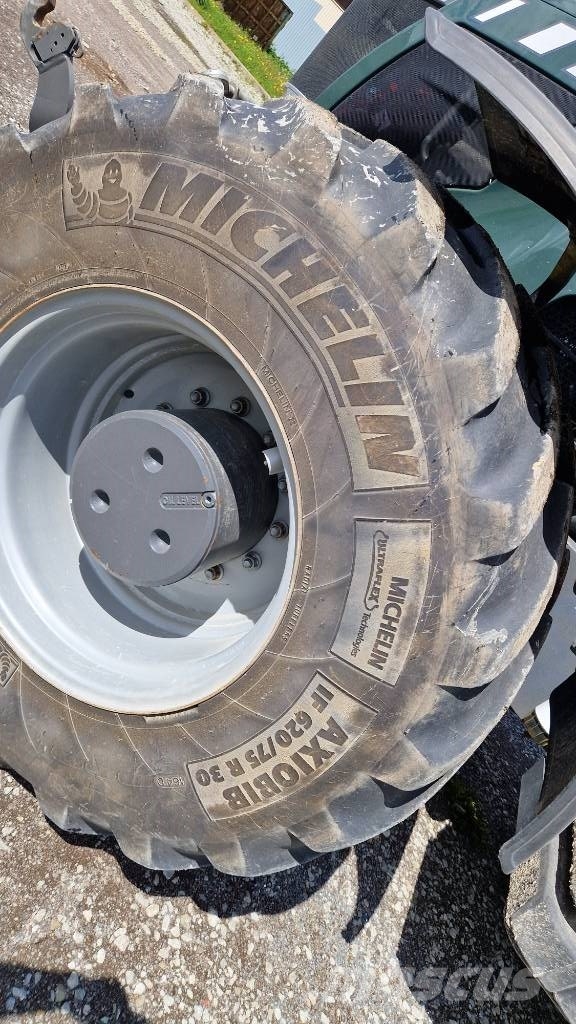 Massey Ferguson 8737 トラクター