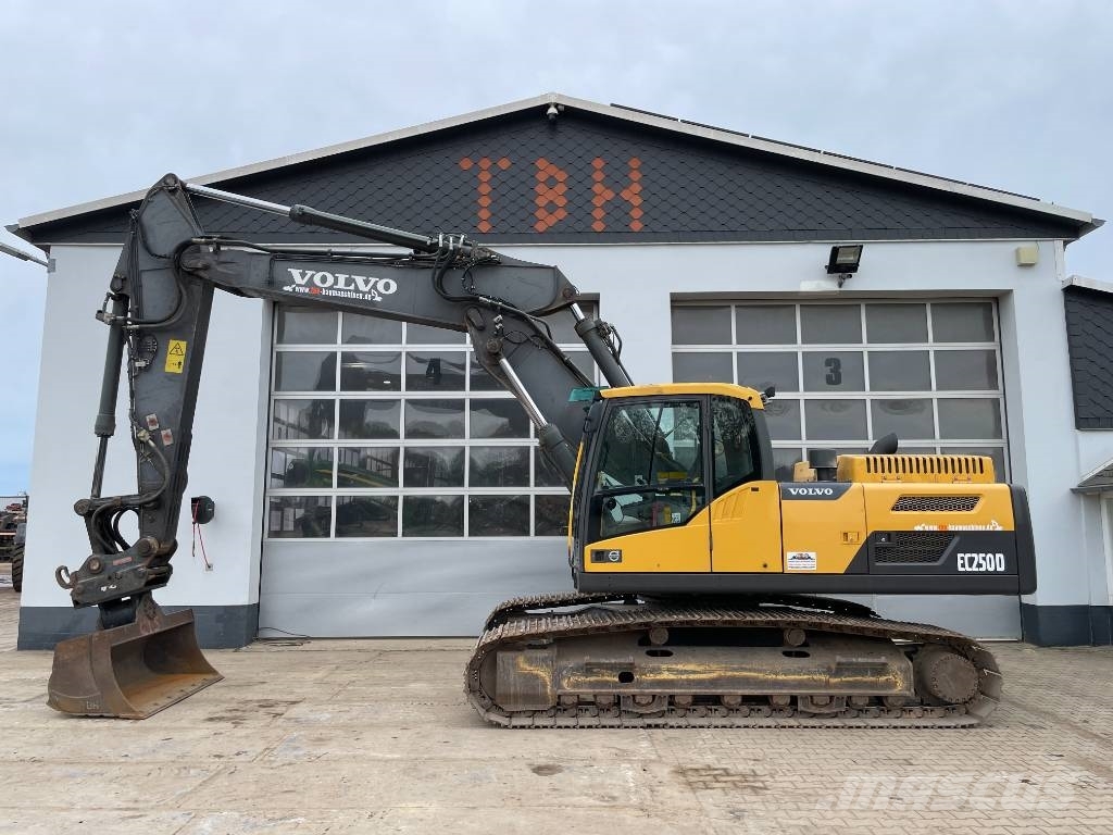 Volvo EC 250 D N L optional mit Oilquick OQ7055 Raupenbagger