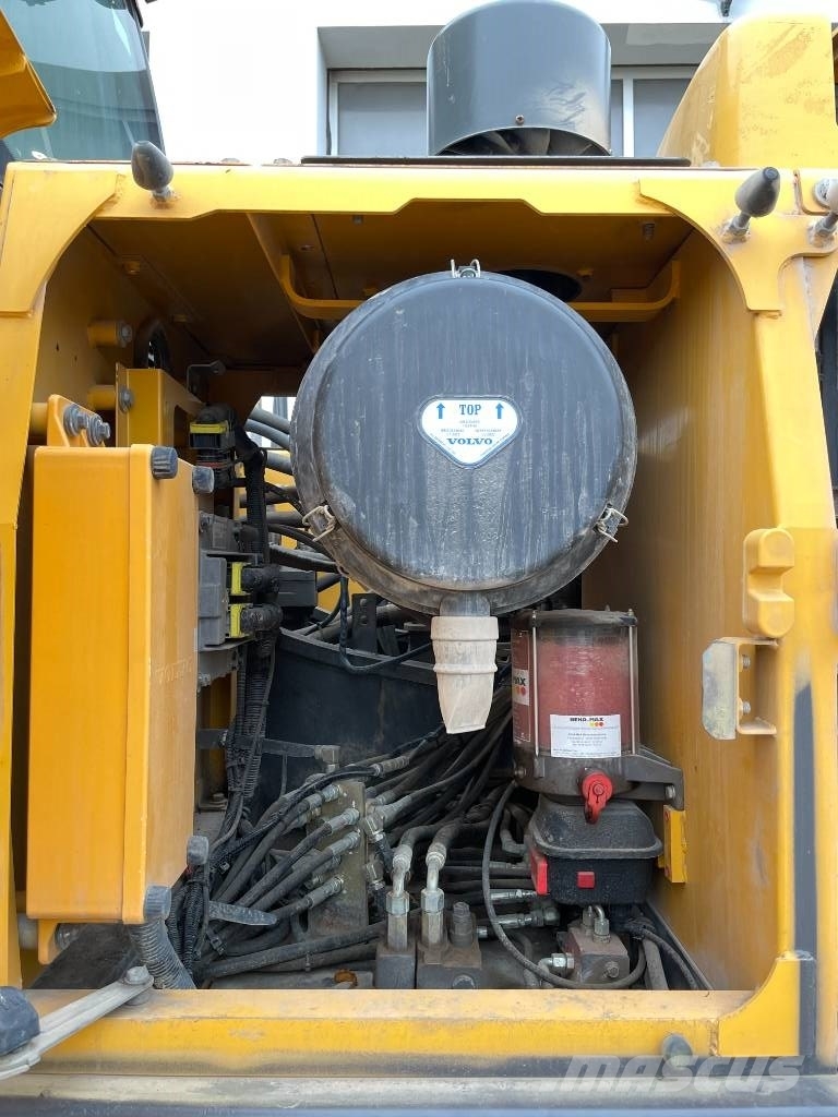 Volvo EC 250 D N L optional mit Oilquick OQ7055 Raupenbagger