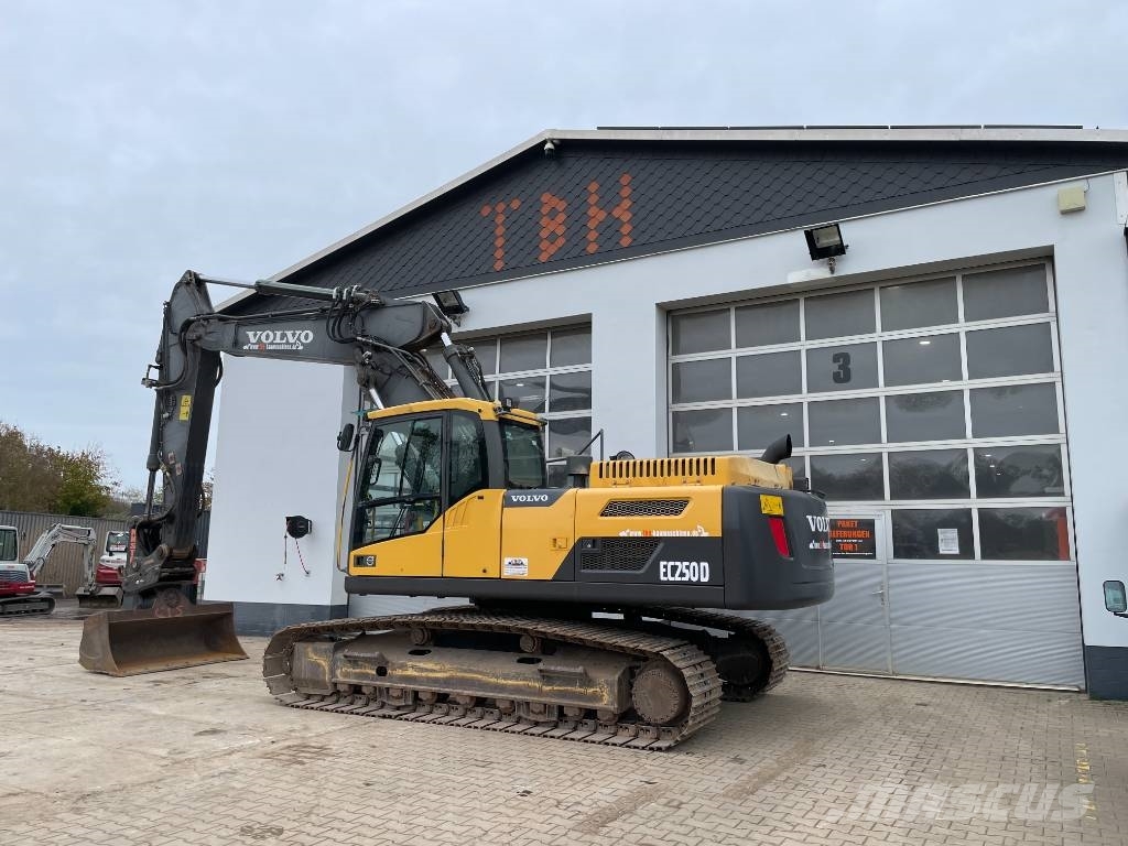 Volvo EC 250 D N L optional mit Oilquick OQ7055 Raupenbagger
