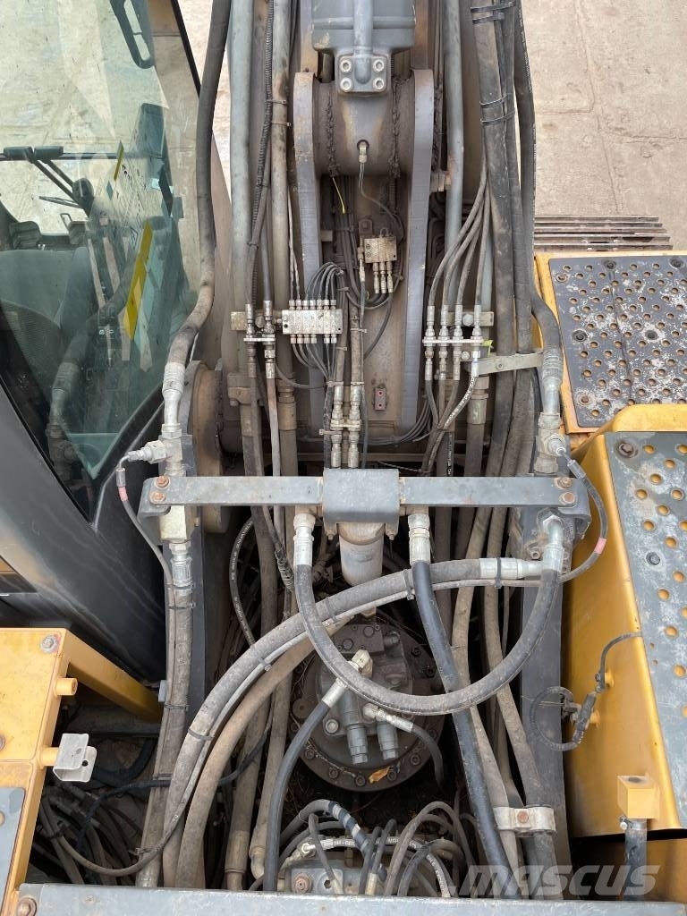 Volvo EC 250 D N L optional mit Oilquick OQ7055 Raupenbagger
