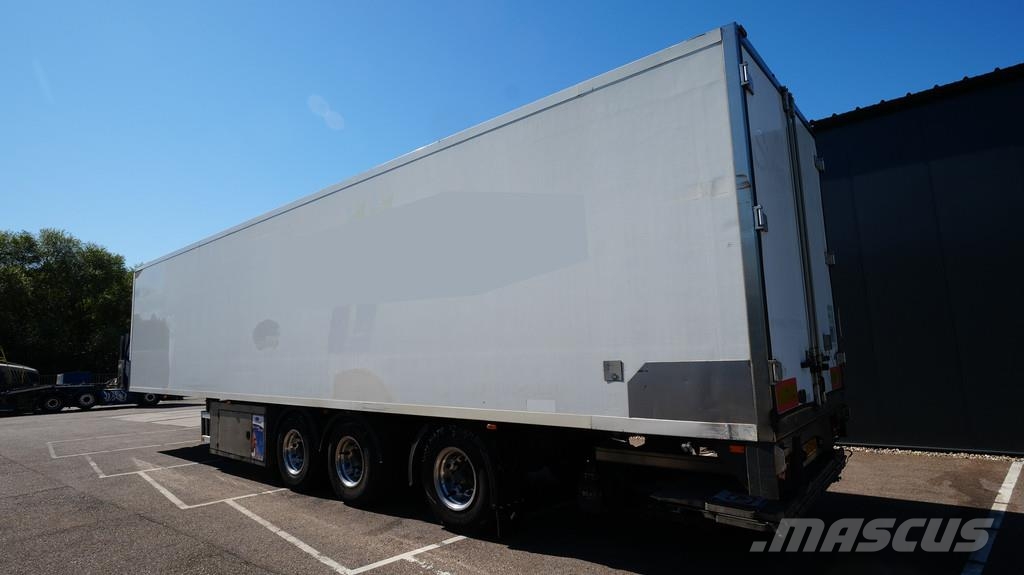 H.T.F. 3 Axle frigo trailer Carrier Vector 1850 Chladírenské návěsy