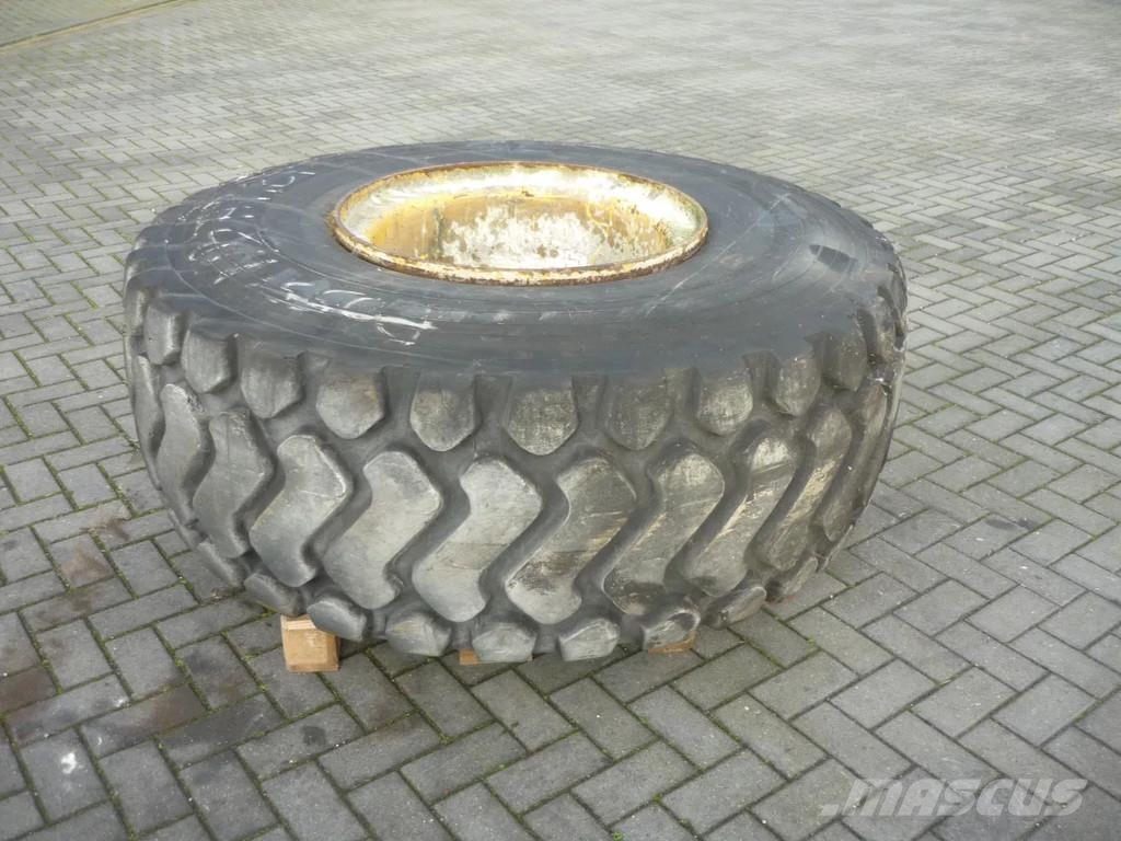 DAF Kipper/kraan Sand Grabs and Pallethooks and Tyres خطاطيف