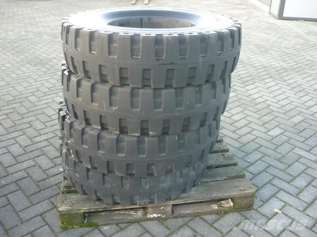 DAF Kipper/kraan Sand Grabs and Pallethooks and Tyres خطاطيف