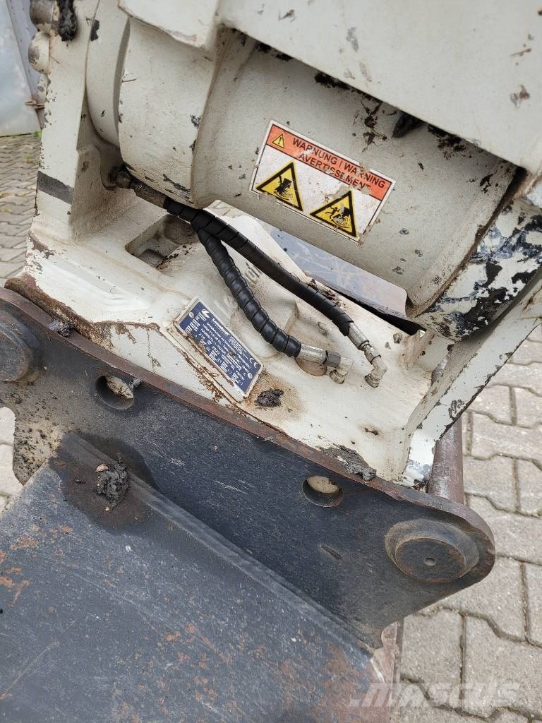 Takeuchi TB 295 W Bagri na kolesih