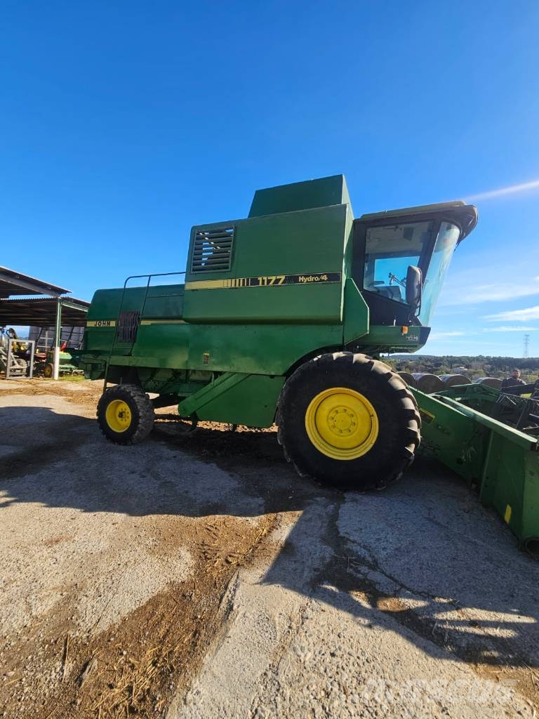 John Deere 1177 Ražas novākšanas kombaini