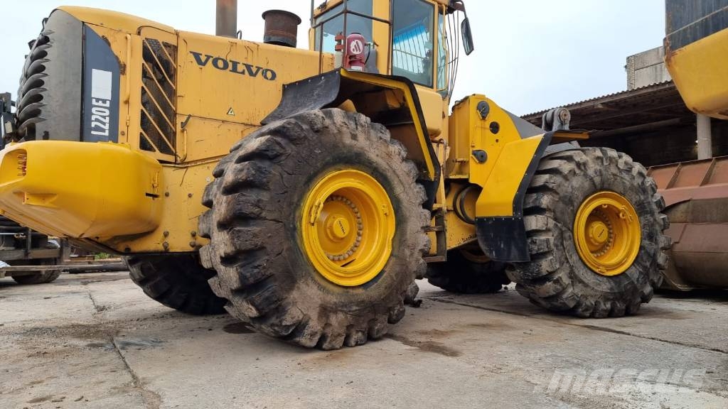 Volvo L 220 E 휠로우더