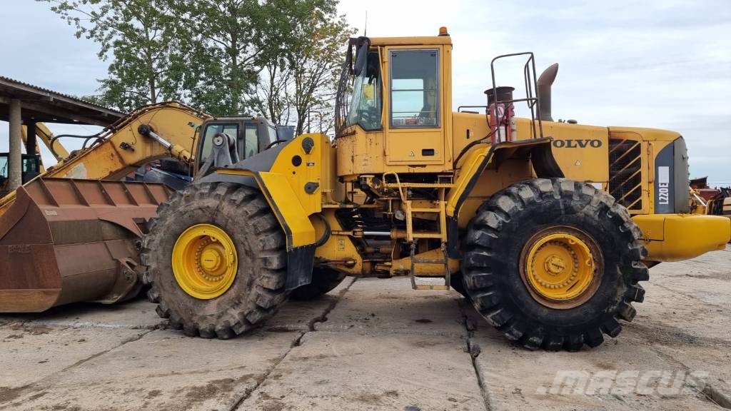 Volvo L 220 E 휠로우더