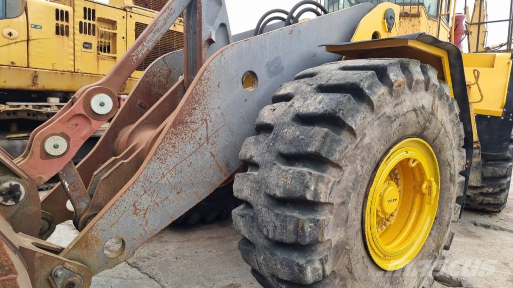 Volvo L 220 E 휠로우더