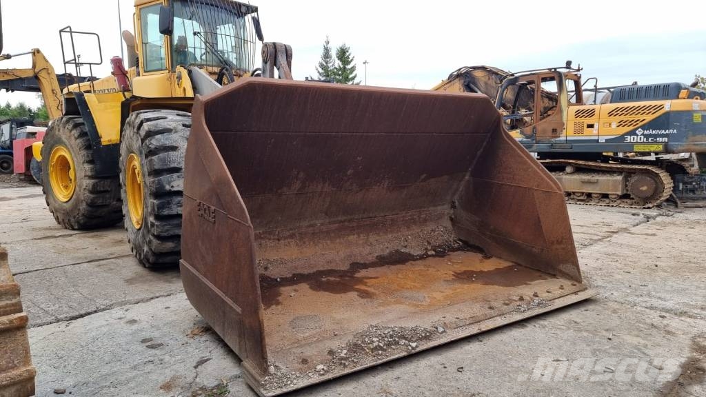 Volvo L 220 E 휠로우더