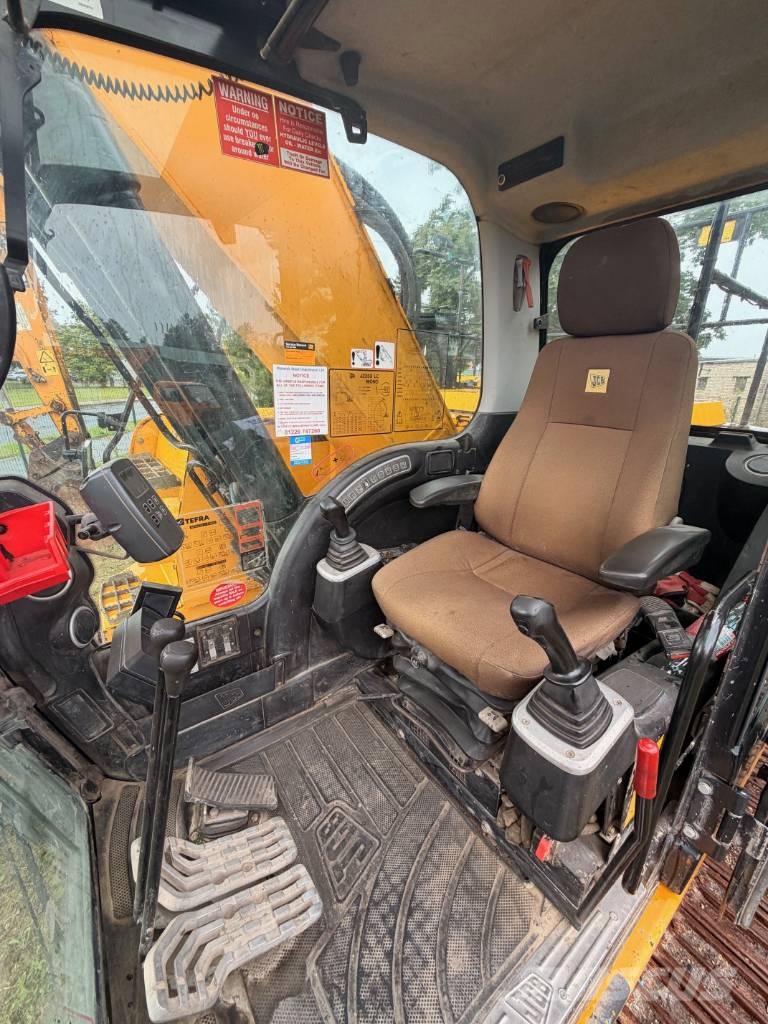 JCB JS 220 LC Rupsgraafmachines