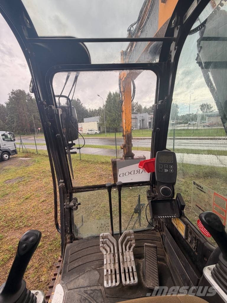 JCB JS 220 LC Rupsgraafmachines