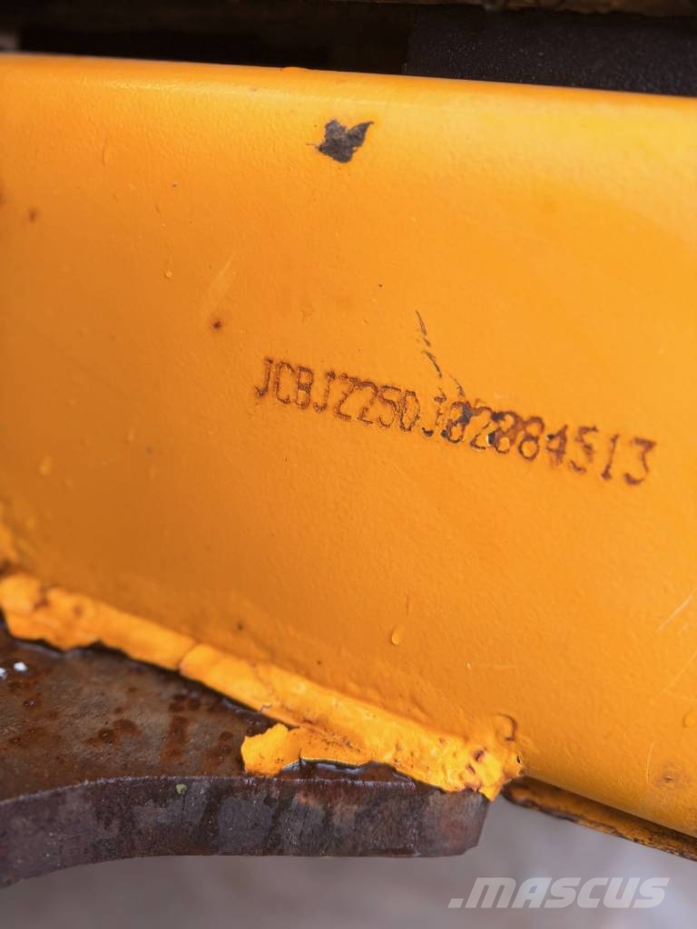 JCB JS 220 LC Rupsgraafmachines