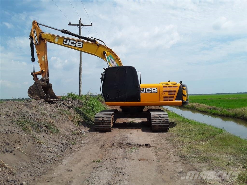 JCB JS200LC 履带挖掘机