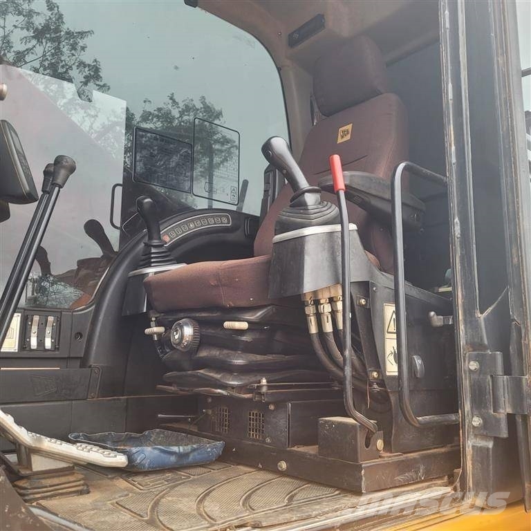 JCB JS200LC 履带挖掘机