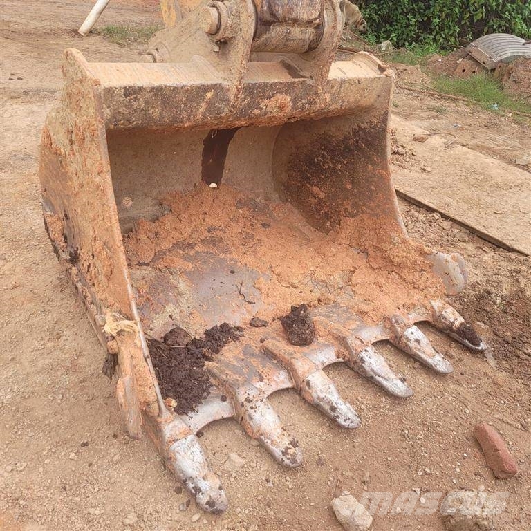 JCB JS200LC 履带挖掘机