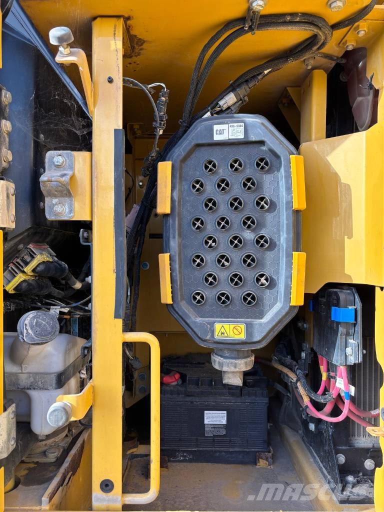 CAT 330 (NEXT GEN) Kāpurķēžu ekskavatori