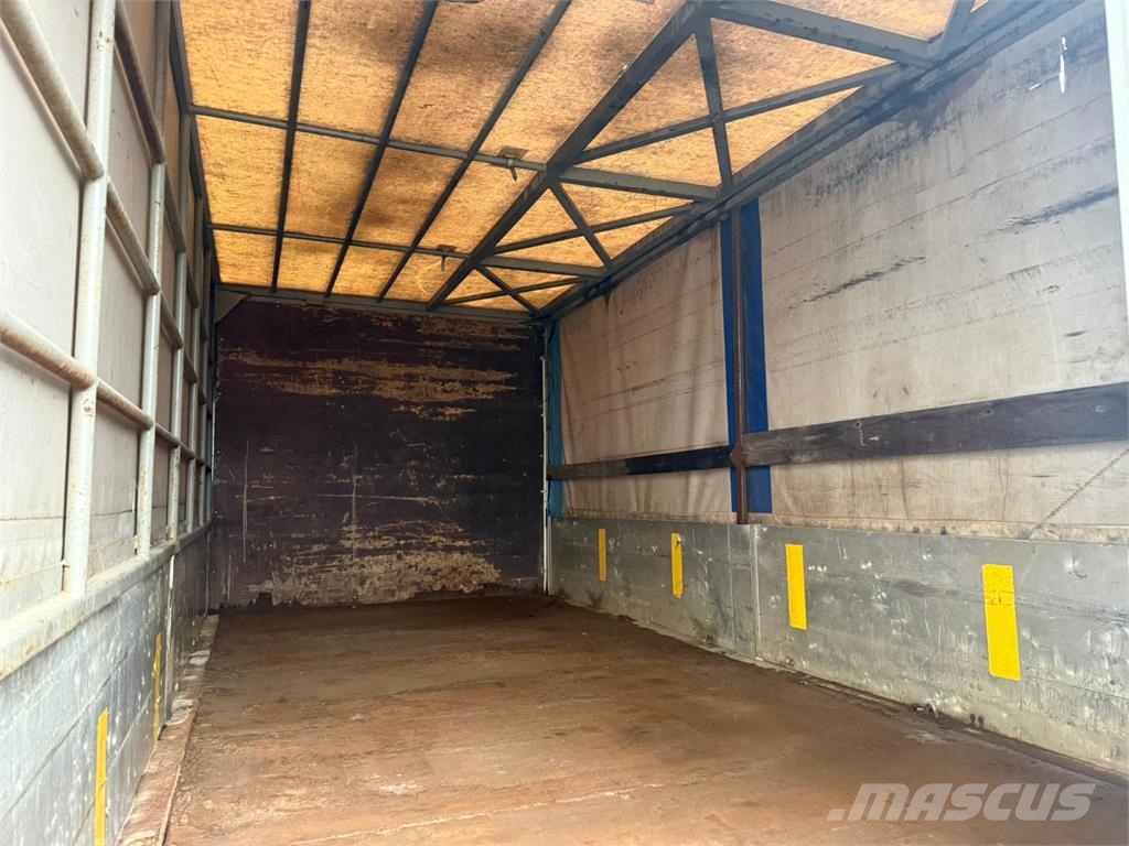Iveco Eurocargo 120EL 4x2 Camiones de caja de lona