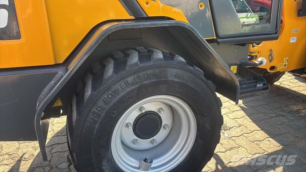 Schäffer 2445 لوادر بعجل