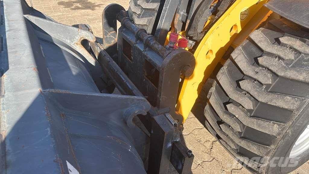 Schäffer 2445 لوادر بعجل