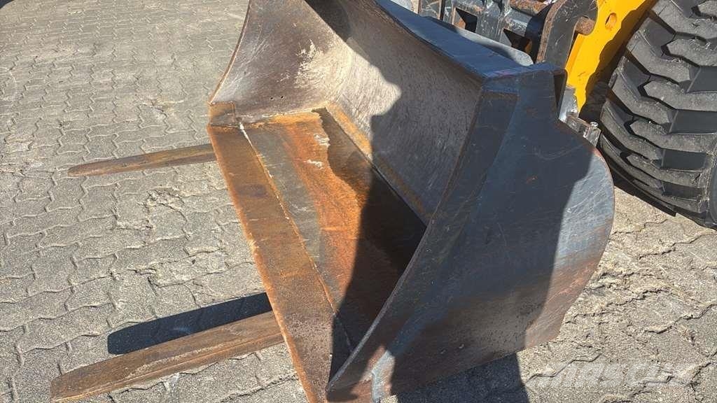Schäffer 2445 لوادر بعجل