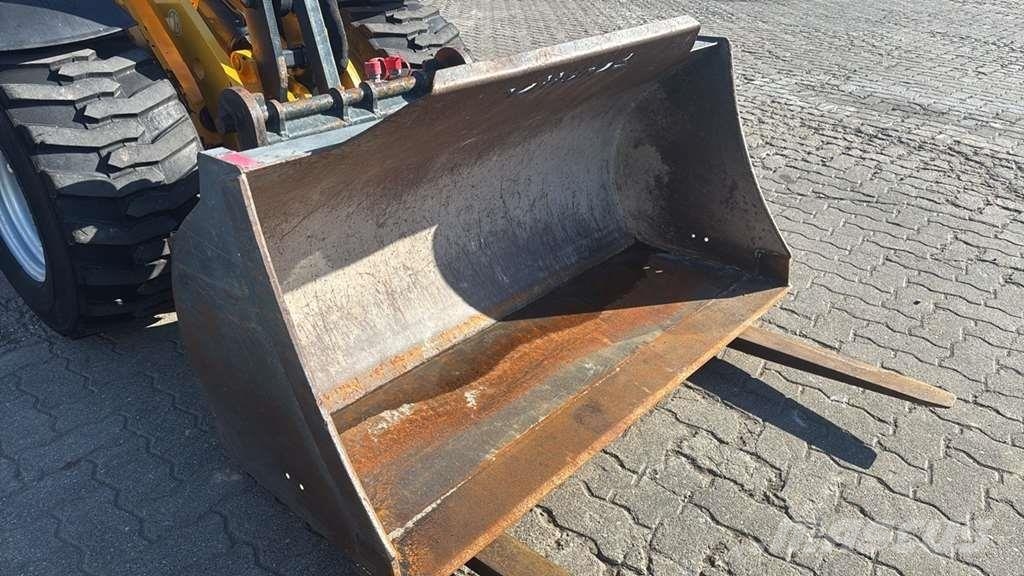 Schäffer 2445 لوادر بعجل