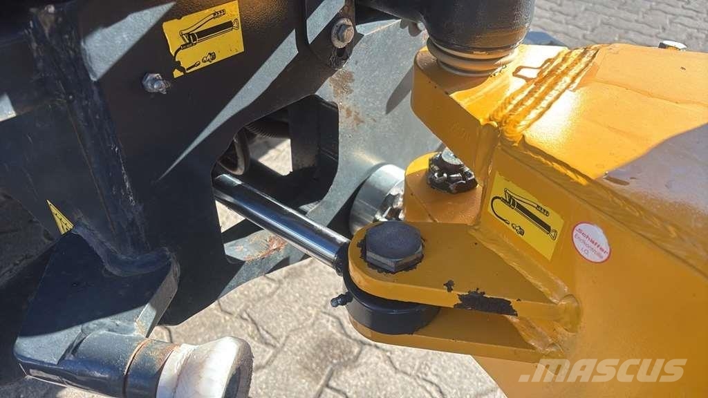 Schäffer 2445 لوادر بعجل