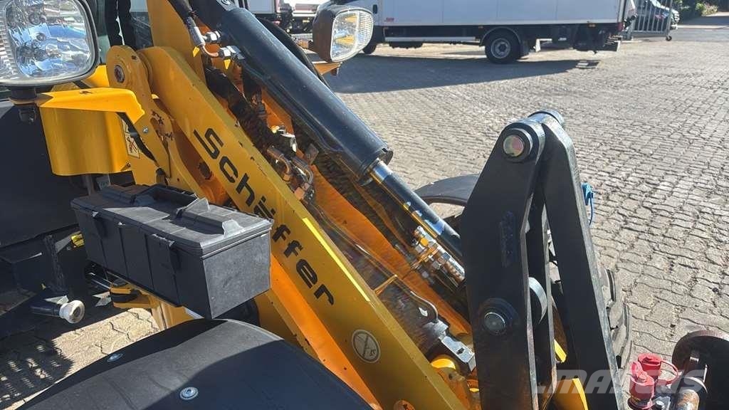 Schäffer 2445 لوادر بعجل