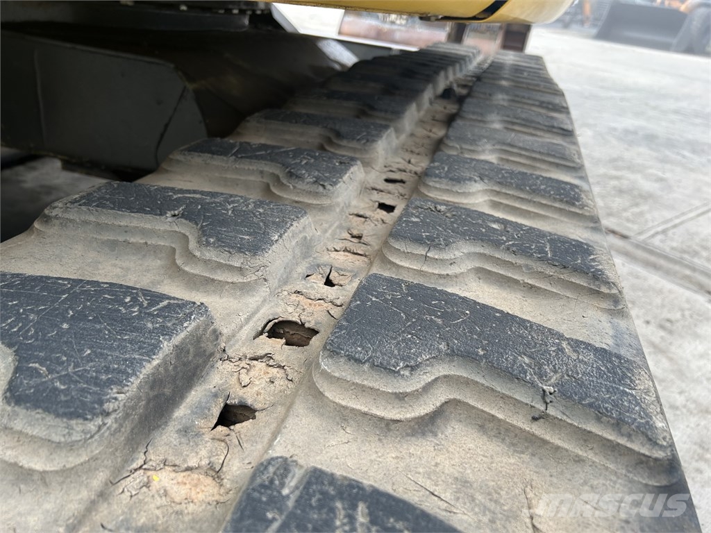 Komatsu PC 80 MR-5 حفارات وسط 7 طن - 12 طن