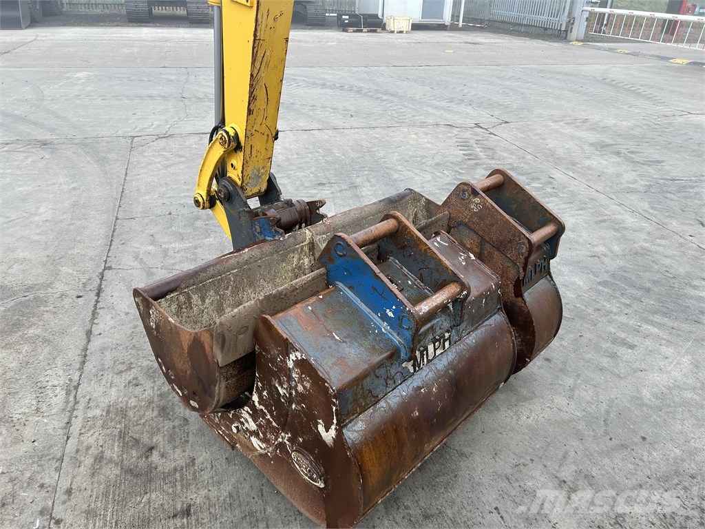 Komatsu PC 80 MR-5 حفارات وسط 7 طن - 12 طن