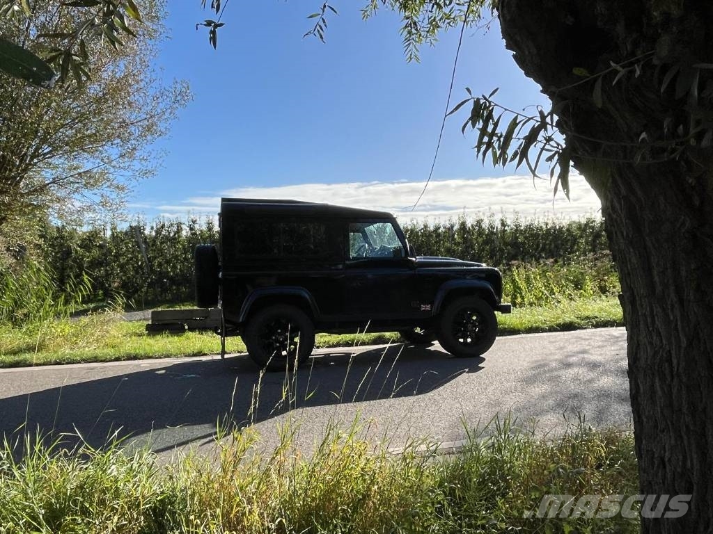 Land Rover Defender X tech with black pack Kistehergépjárművek