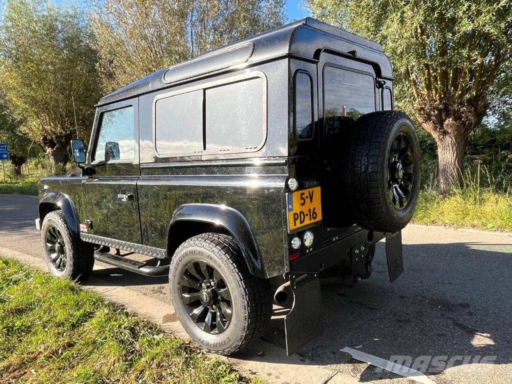Land Rover Defender X tech with black pack Kistehergépjárművek