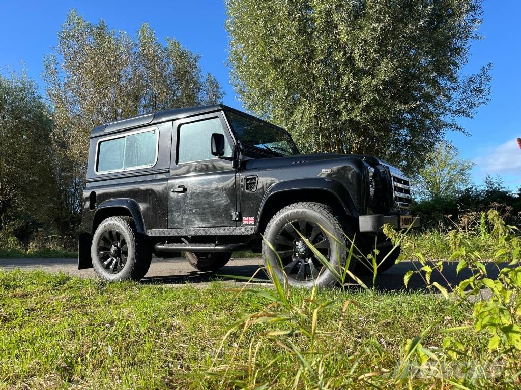 Land Rover Defender X tech with black pack Kistehergépjárművek