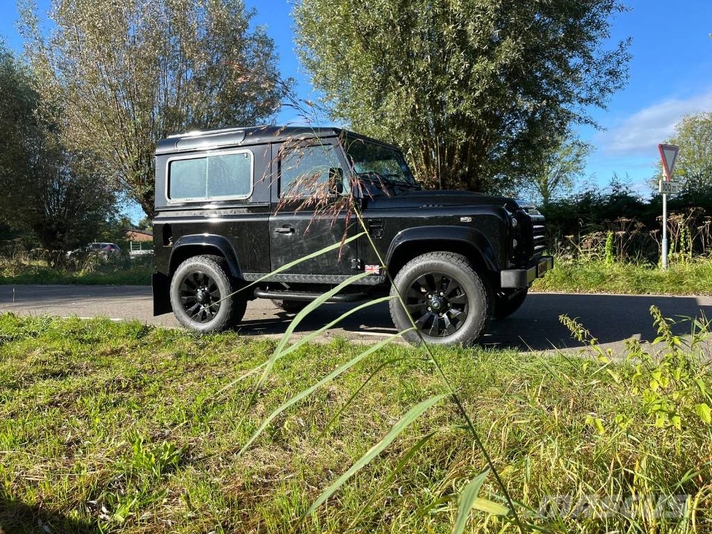 Land Rover Defender X tech with black pack Kistehergépjárművek