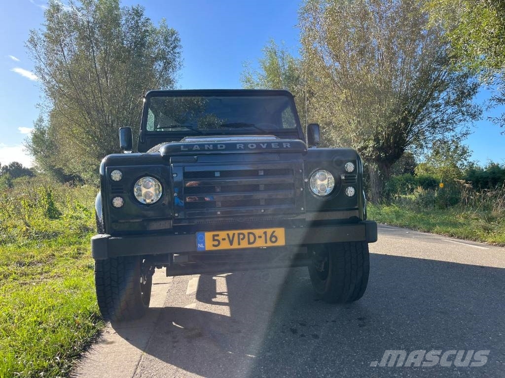 Land Rover Defender X tech with black pack Kistehergépjárművek
